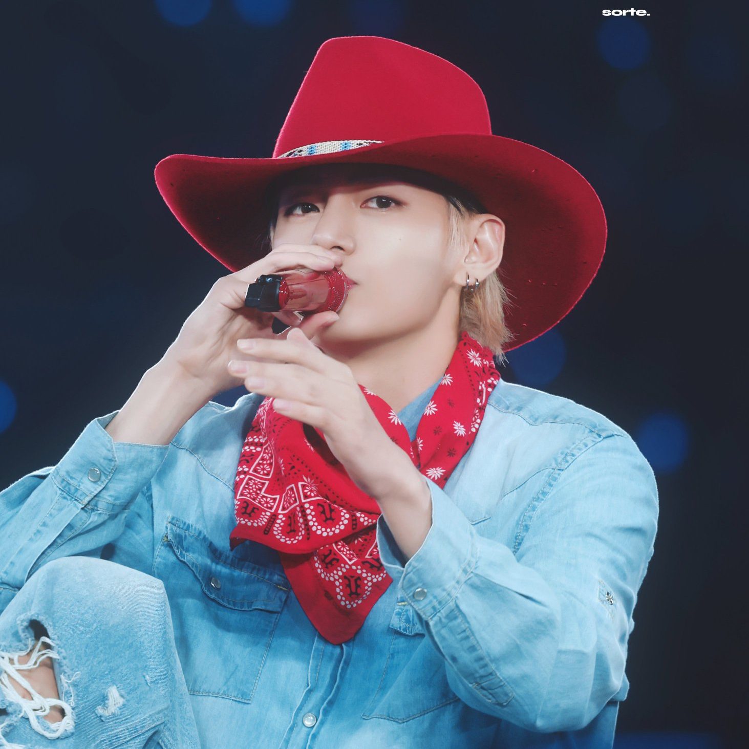 뷔 (방탄소년단)의 최신 사진
