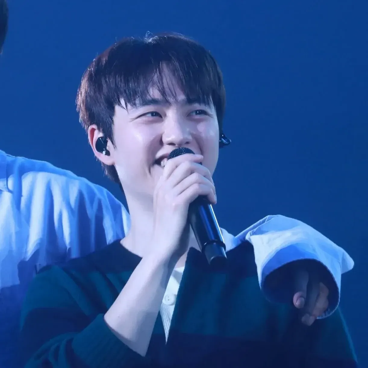 Behind-the-scenes cut of D.O. (EXO)