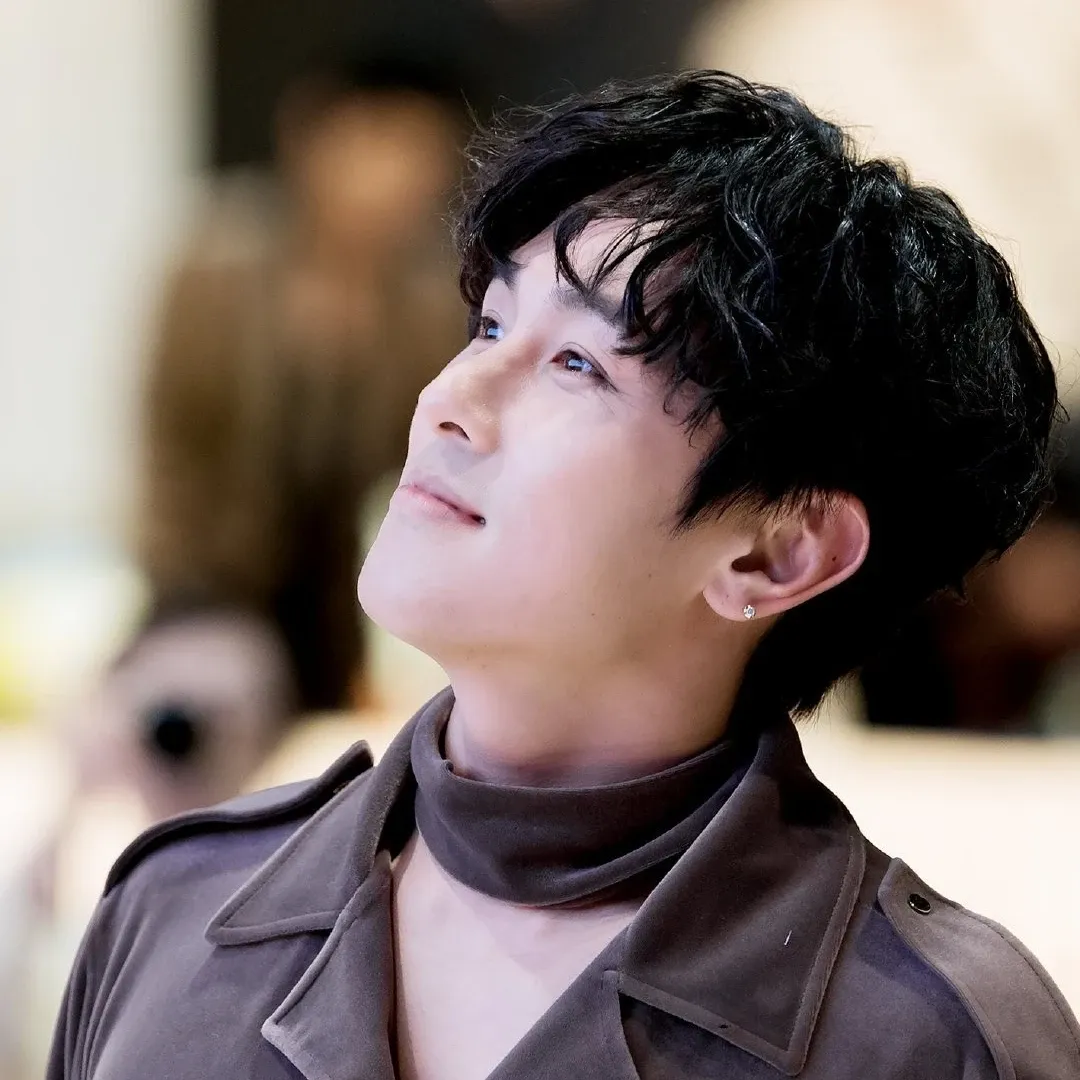 Latest photo of Kim Dongwan (SHINHWA)