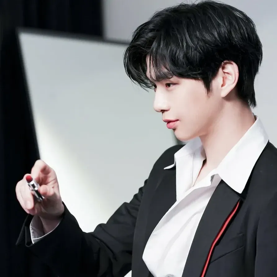 Behind-the-scenes cut of Kang Daniel