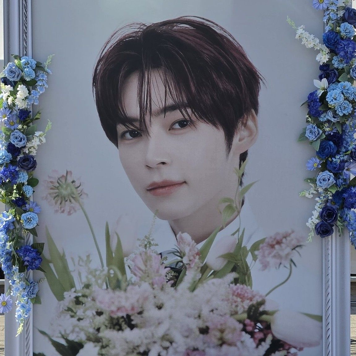 Latest photo of Sung Hanbin (ZEROBASEONE)