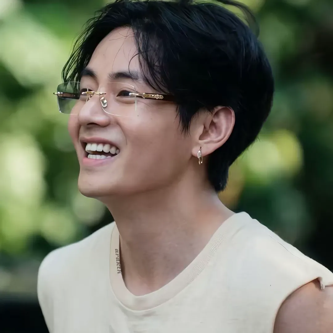 Recent activity shot of V (BTS)