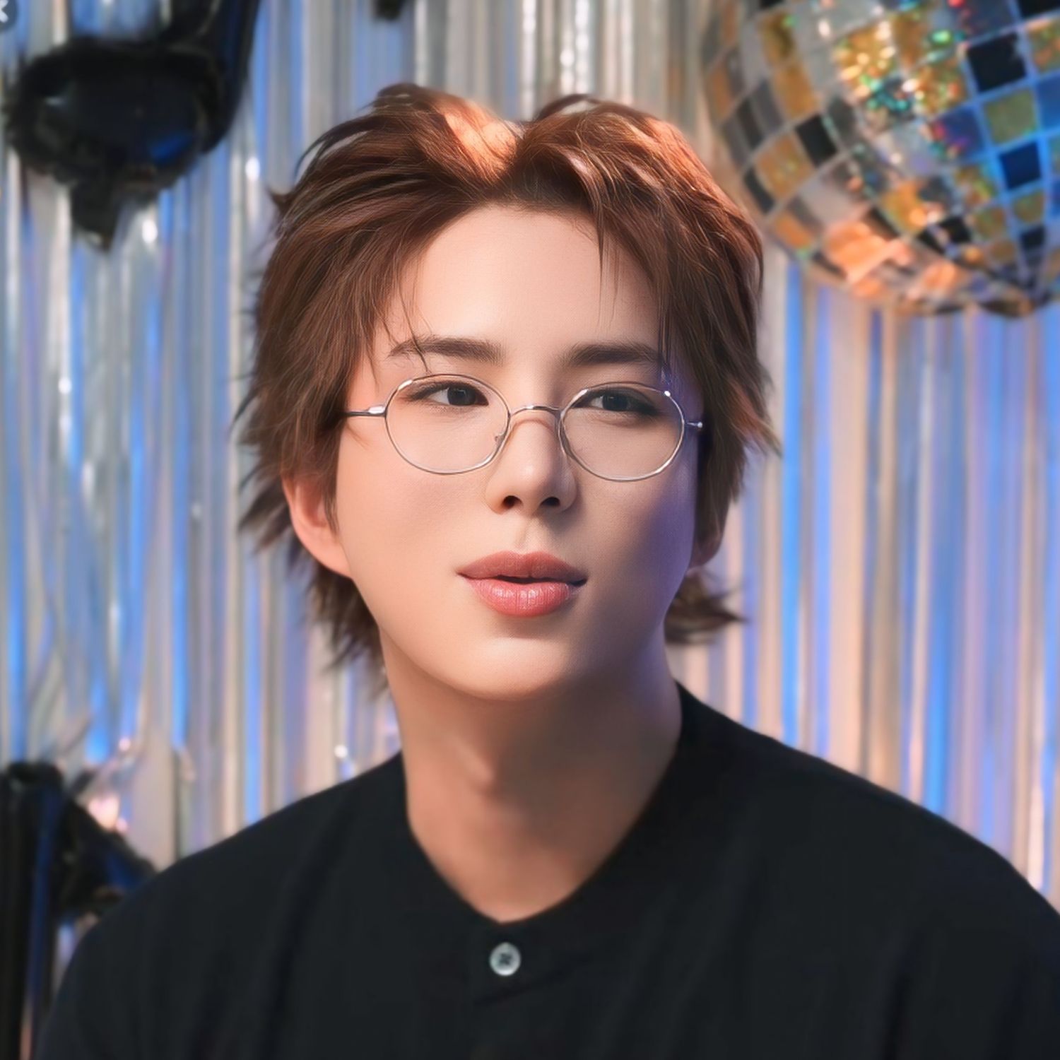 A moment captured by Wow (A.C.E)'s fan