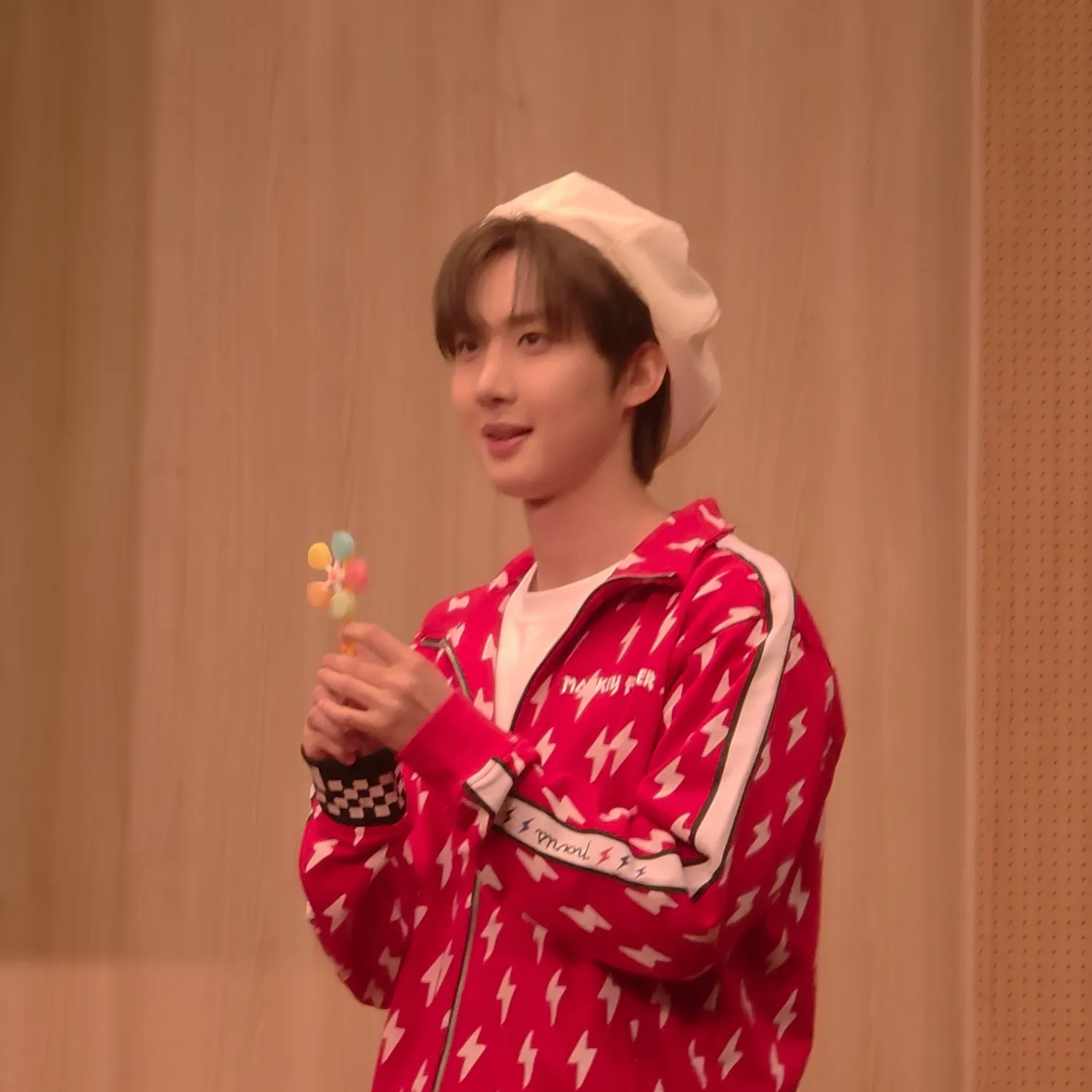 Recent activity shot of Hui (PENTAGON)