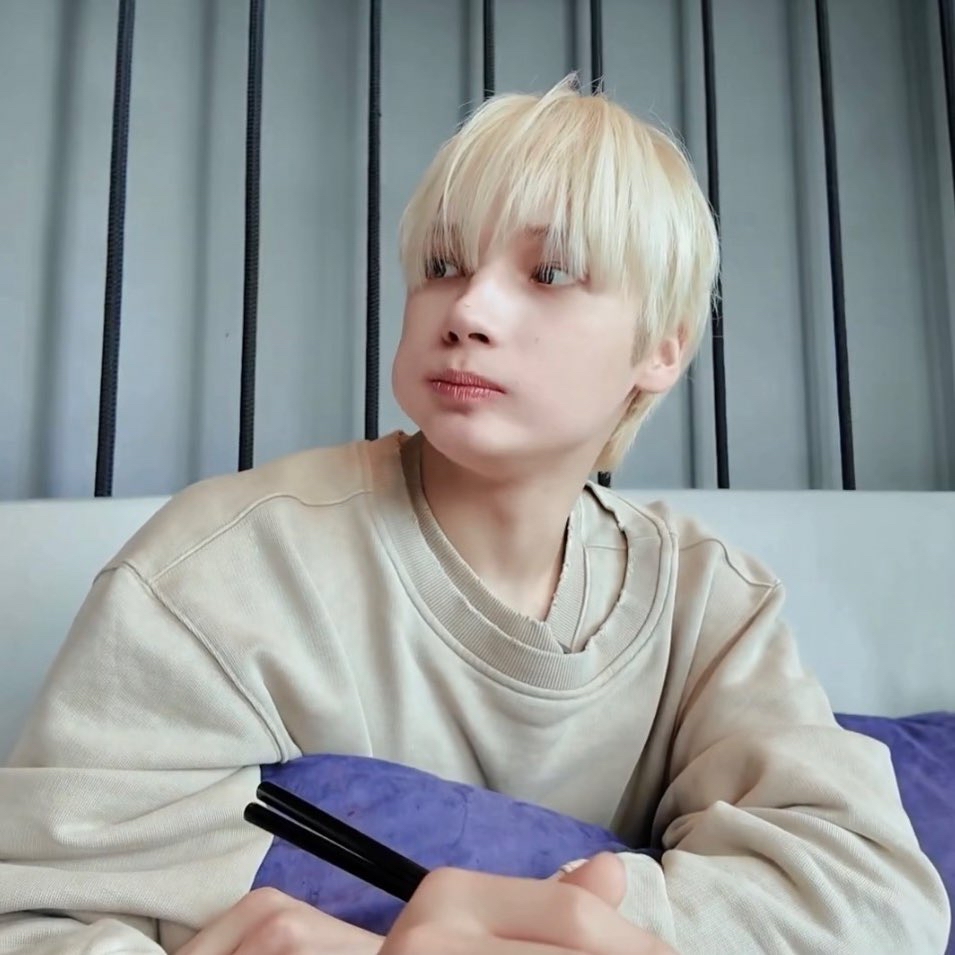 Momen yang diabadikan oleh penggemar TOMORROW X TOGETHER