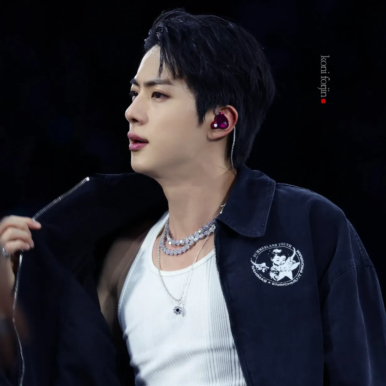 Momen yang diabadikan oleh penggemar Jin (BTS)