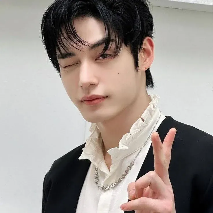 A moment captured by Kim Jiwoong (ZEROBASEONE)'s fan