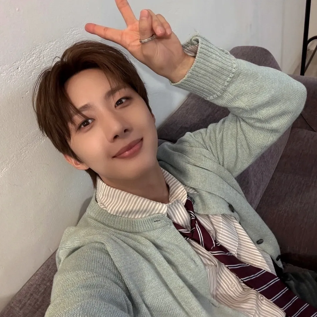 Recent activity shot of Hui (PENTAGON)
