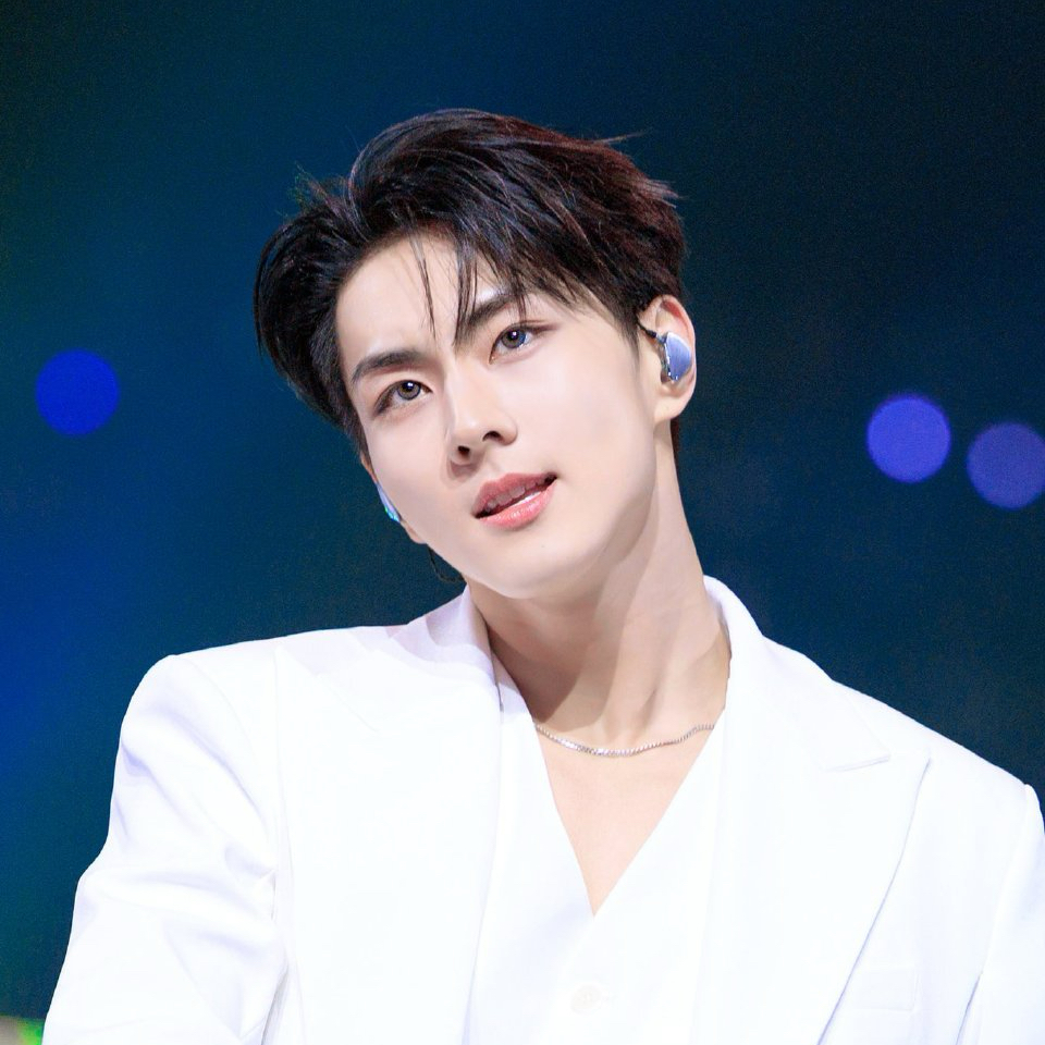 Latest photo of Jungwon (ENHYPEN)