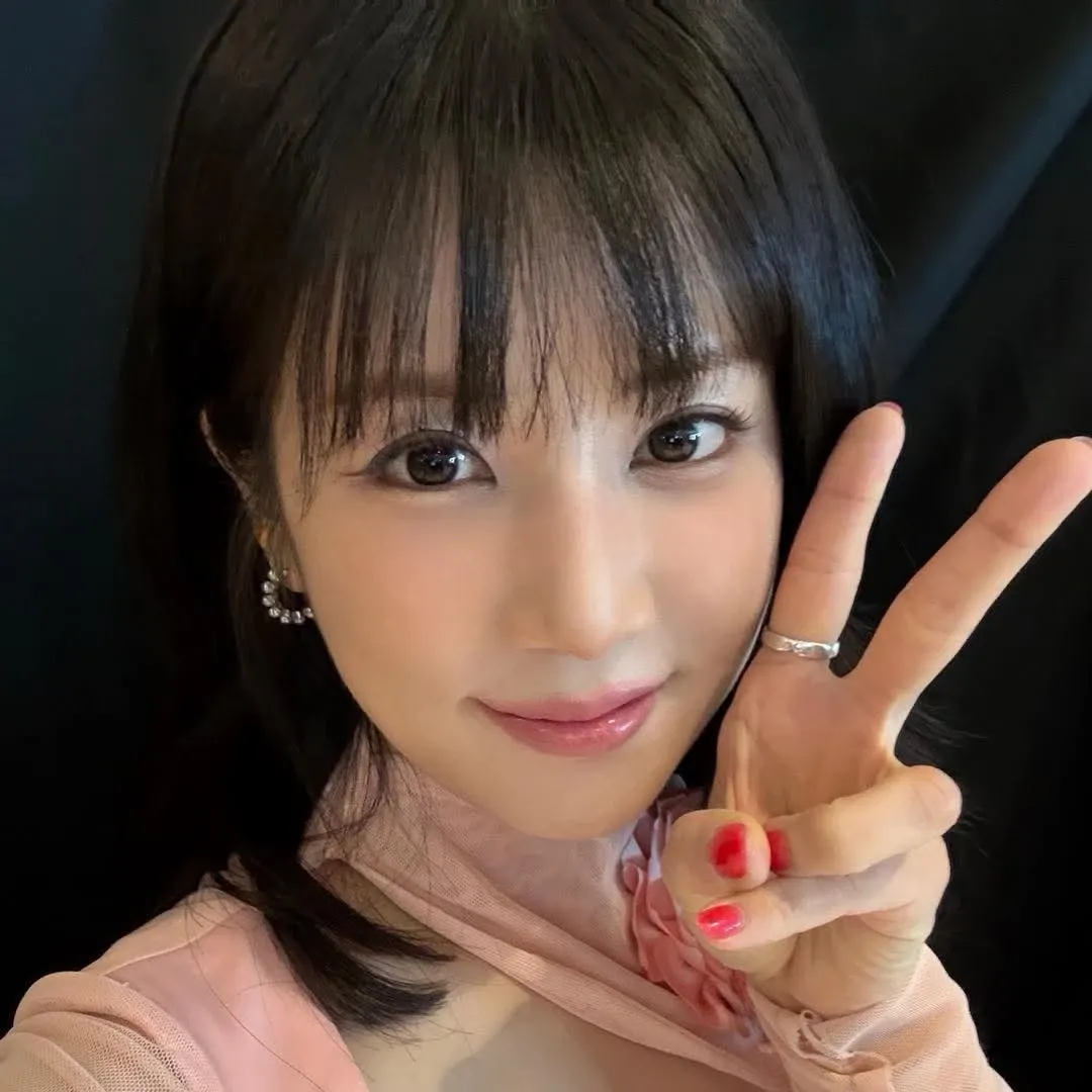 Behind-the-scenes cut of Park Chorong (Apink)