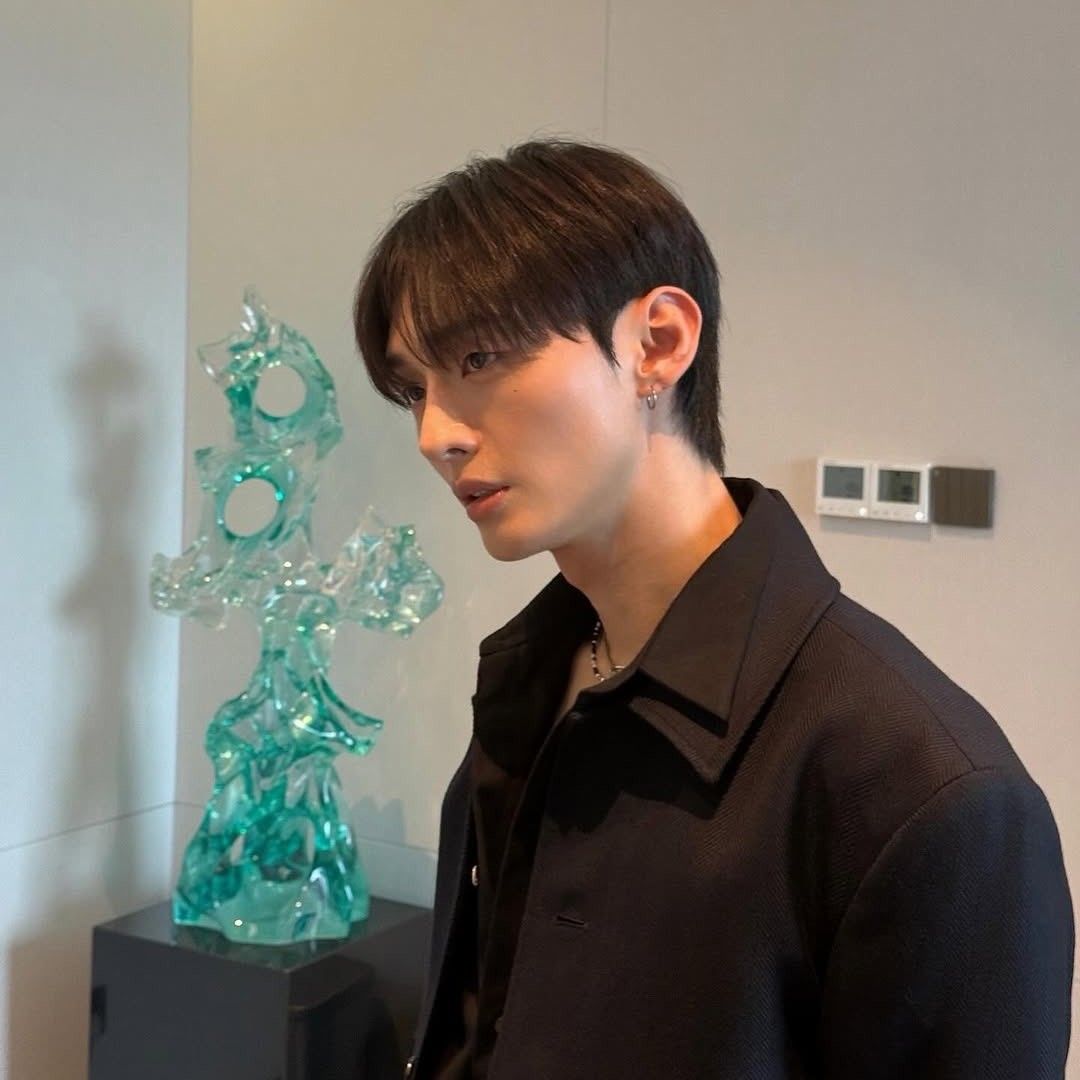 Behind-the-scenes cut of Yoon Jisung