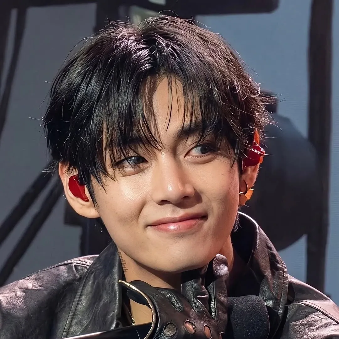 뷔 (방탄소년단) 최근 활동샷