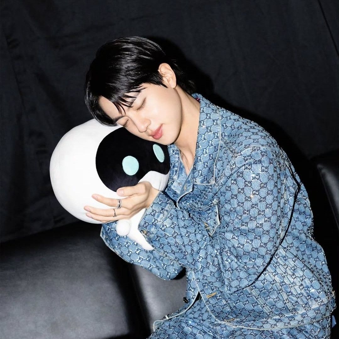 Latest photo of Jin (BTS)