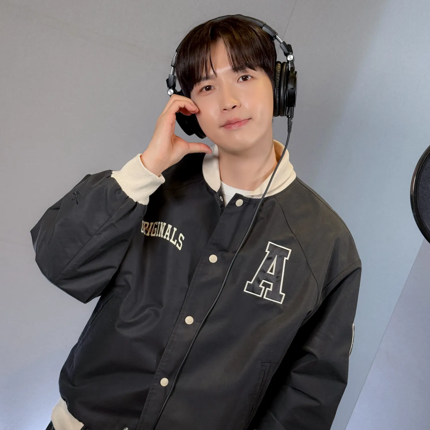 Behind-the-scenes cut of Kim Jaehwan