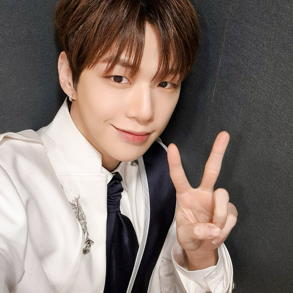 강다니엘의 비하인드 컷