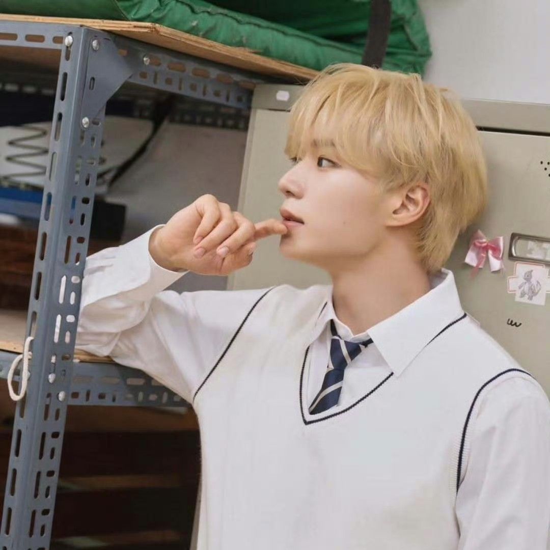 Behind-the-scenes cut of Kim Junseo (ALPHA DRIVE ONE)