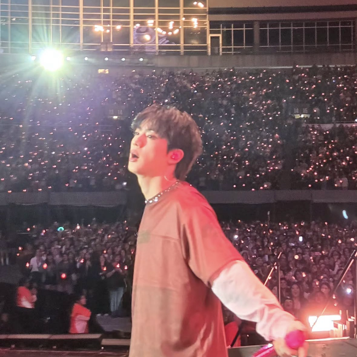 진 (방탄소년단)의 비하인드 컷