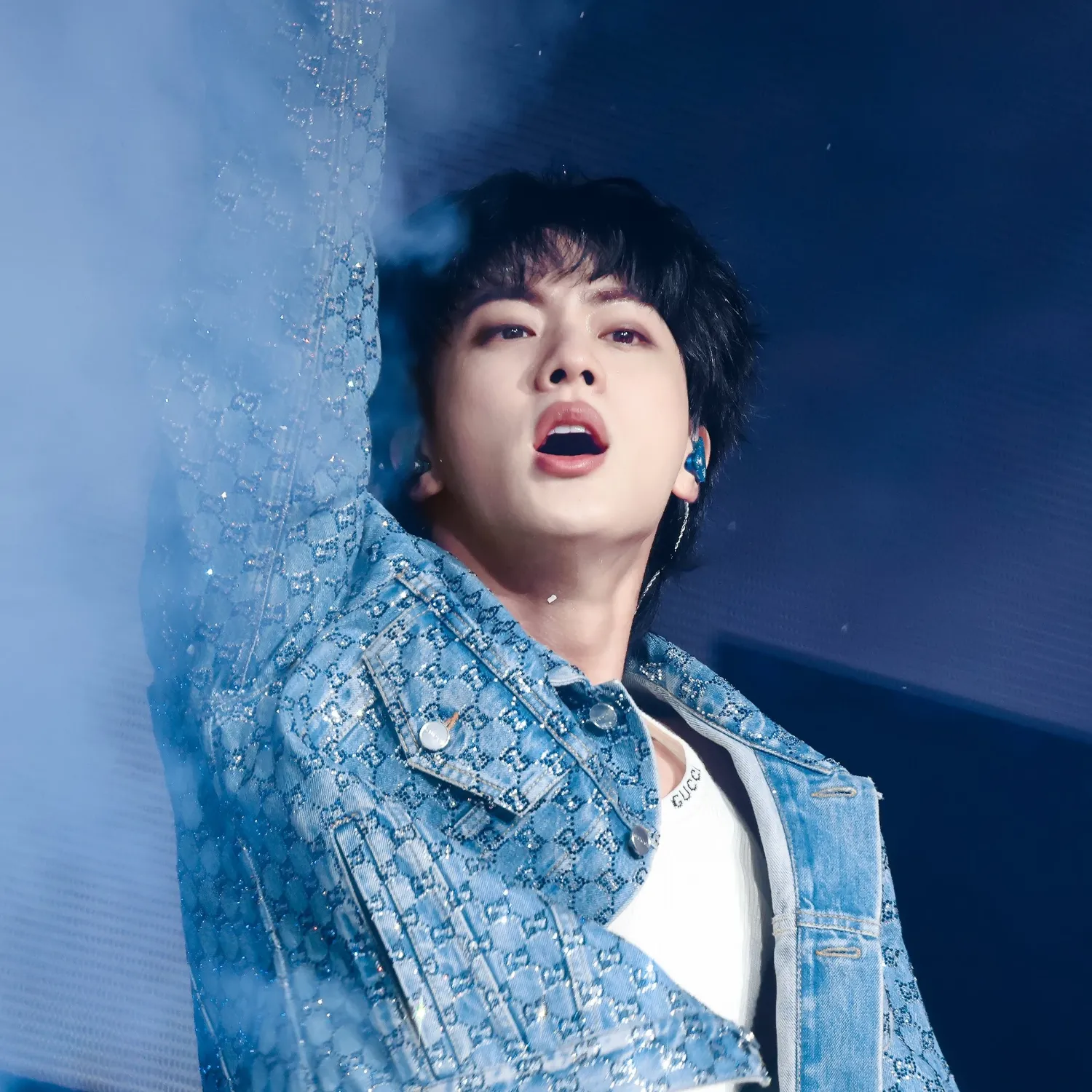 Foto aktivitas terbaru Jin (BTS)