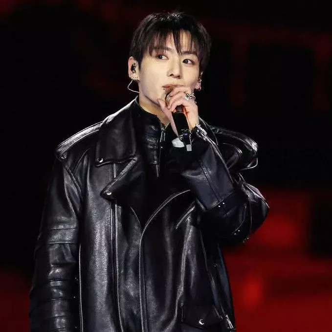 Foto aktivitas terbaru Jungkook (BTS)