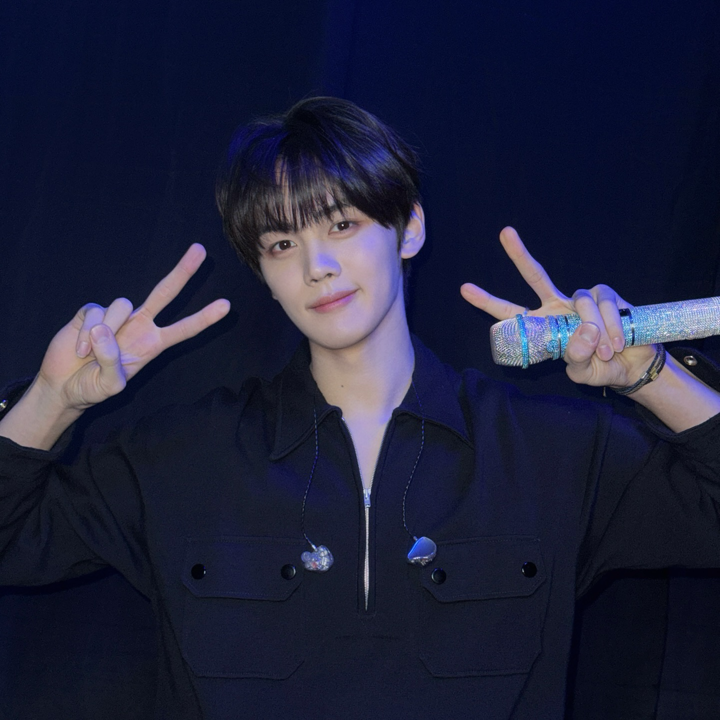 A moment captured by Kim Gyuvin (ZEROBASEONE)'s fan