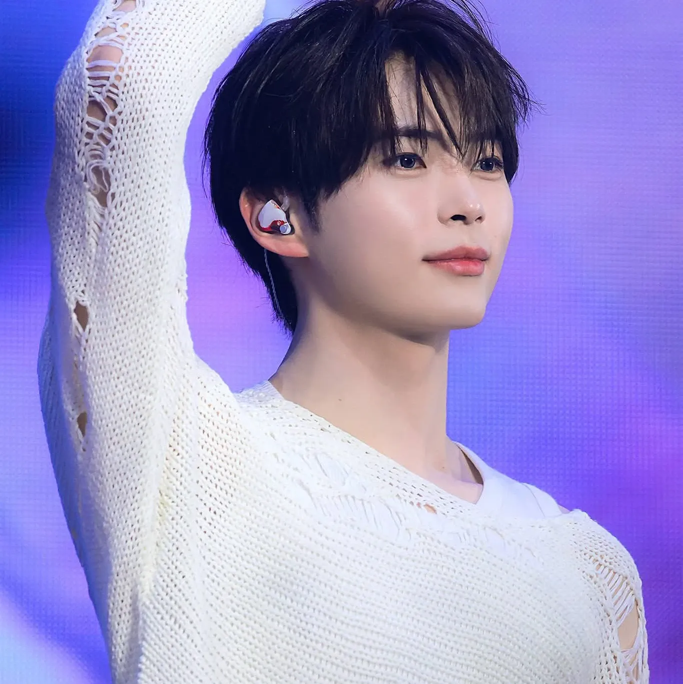 Behind-the-scenes cut of Sung Hanbin (ZEROBASEONE)