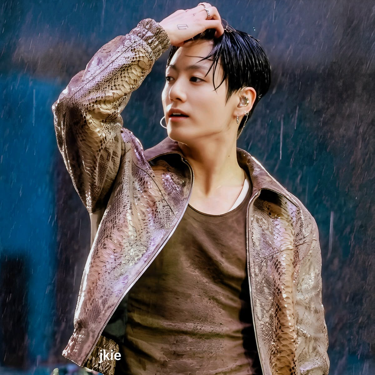 Foto aktivitas terbaru Jungkook (BTS)