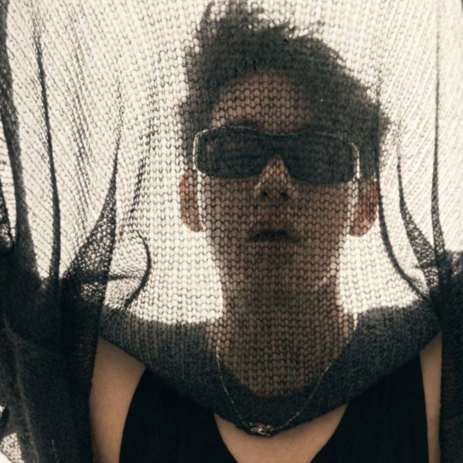 뷔 (방탄소년단)의 최신 사진