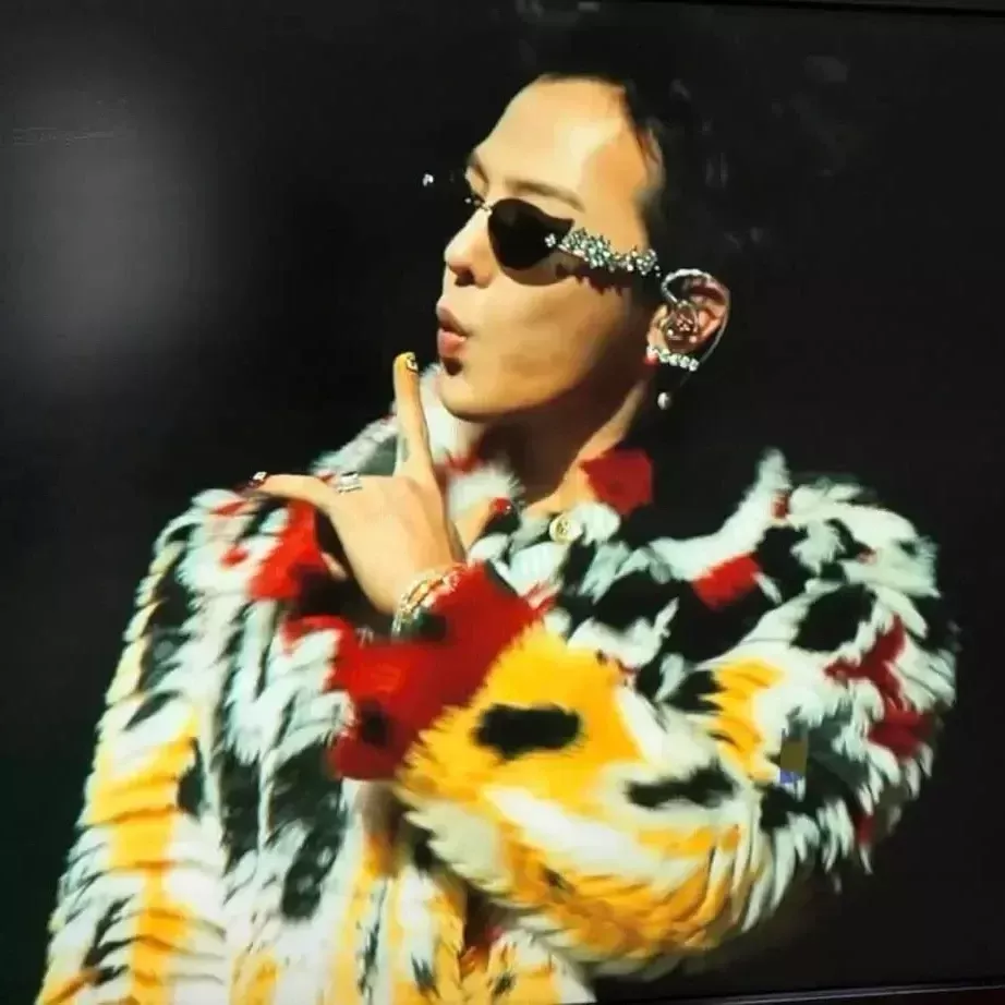 Behind-the-scenes cut of G-DRAGON (BIGBANG)