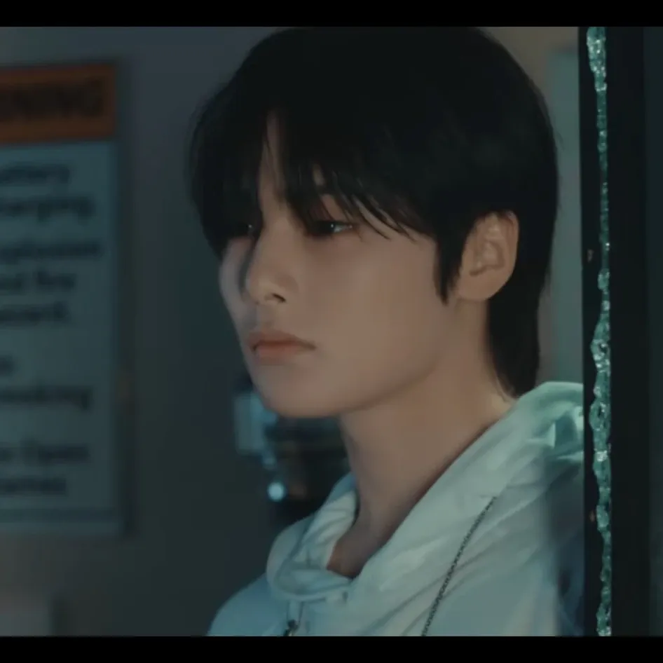 Behind-the-scenes cut of Stray Kids