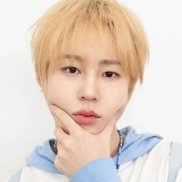 A moment captured by Ha Sungwoon's fan