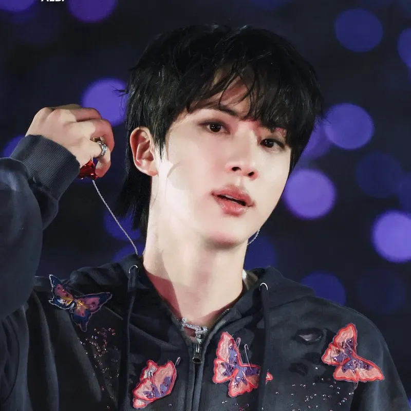 진 (방탄소년단)의 최신 사진