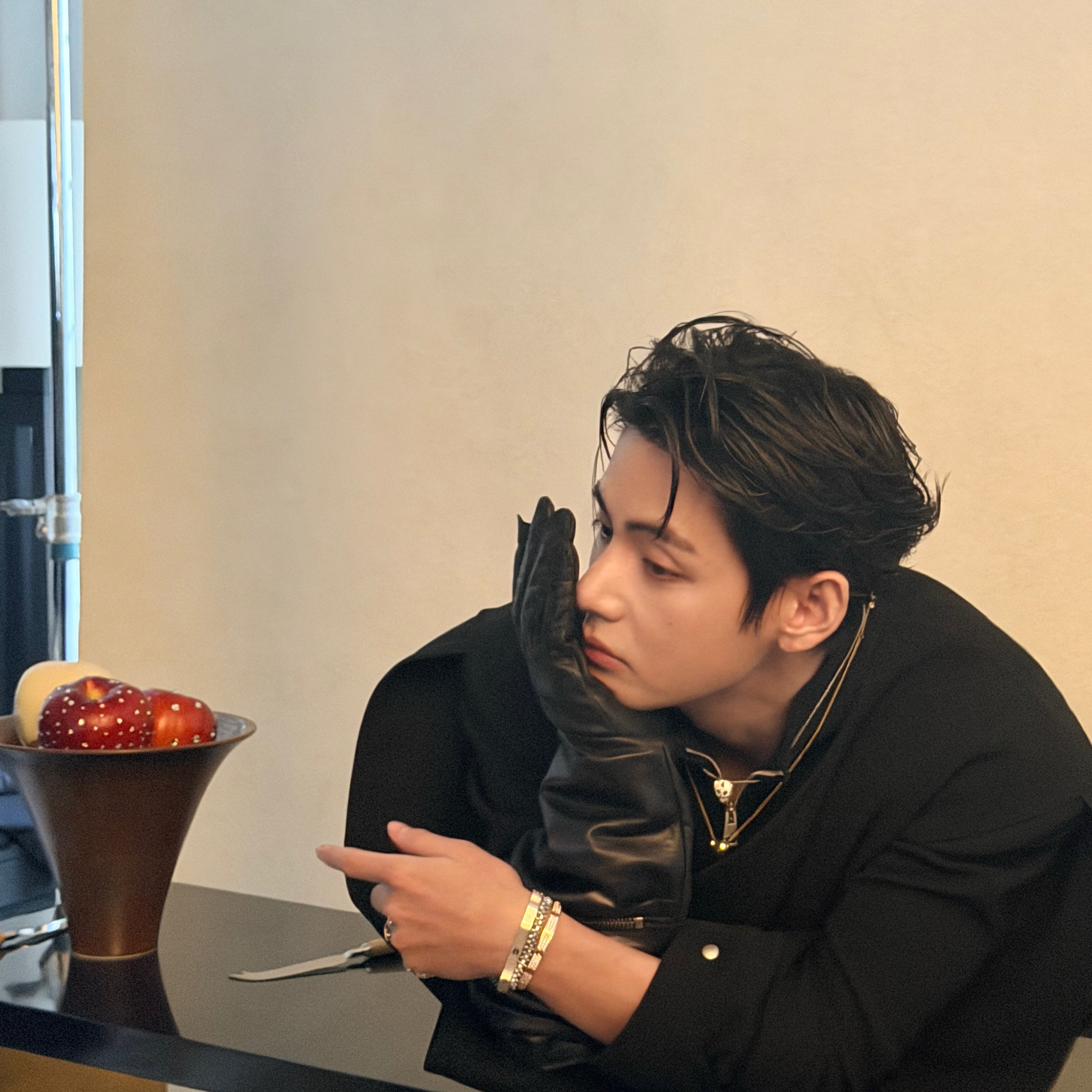 V (BTS)の舞台裏ショット