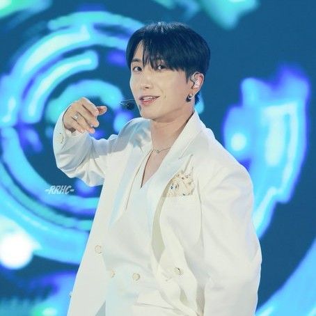Latest photo of Leeteuk (Super Junior)