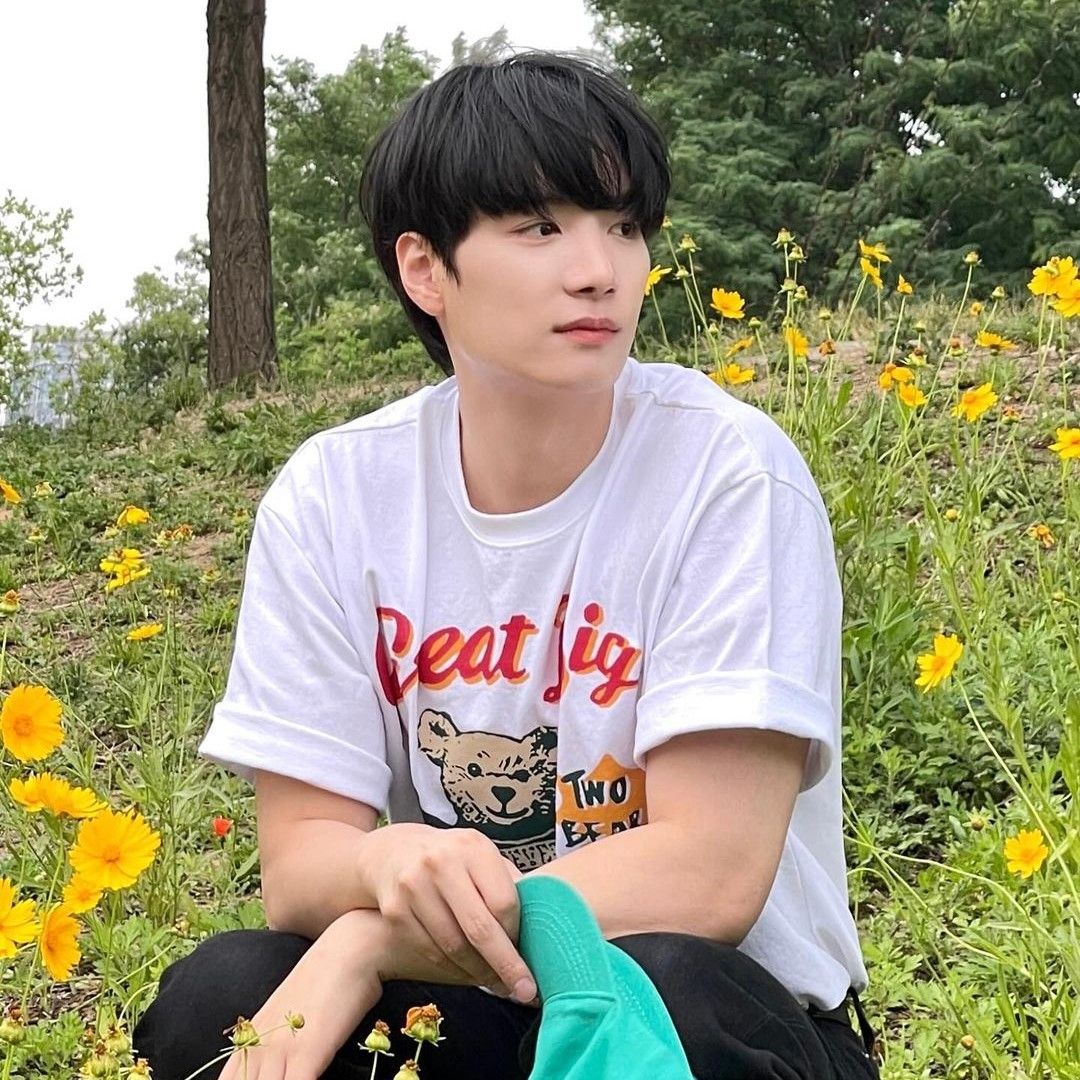 A moment captured by Kim Jonghyeon's fan