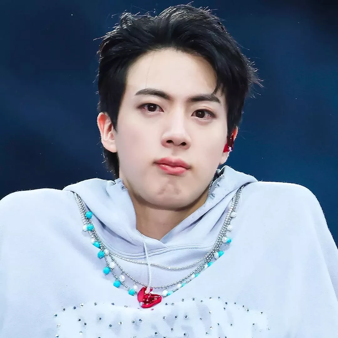 Foto aktivitas terbaru Jin (BTS)