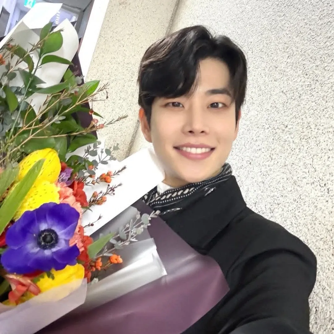 A moment captured by MJ (ASTRO)'s fan