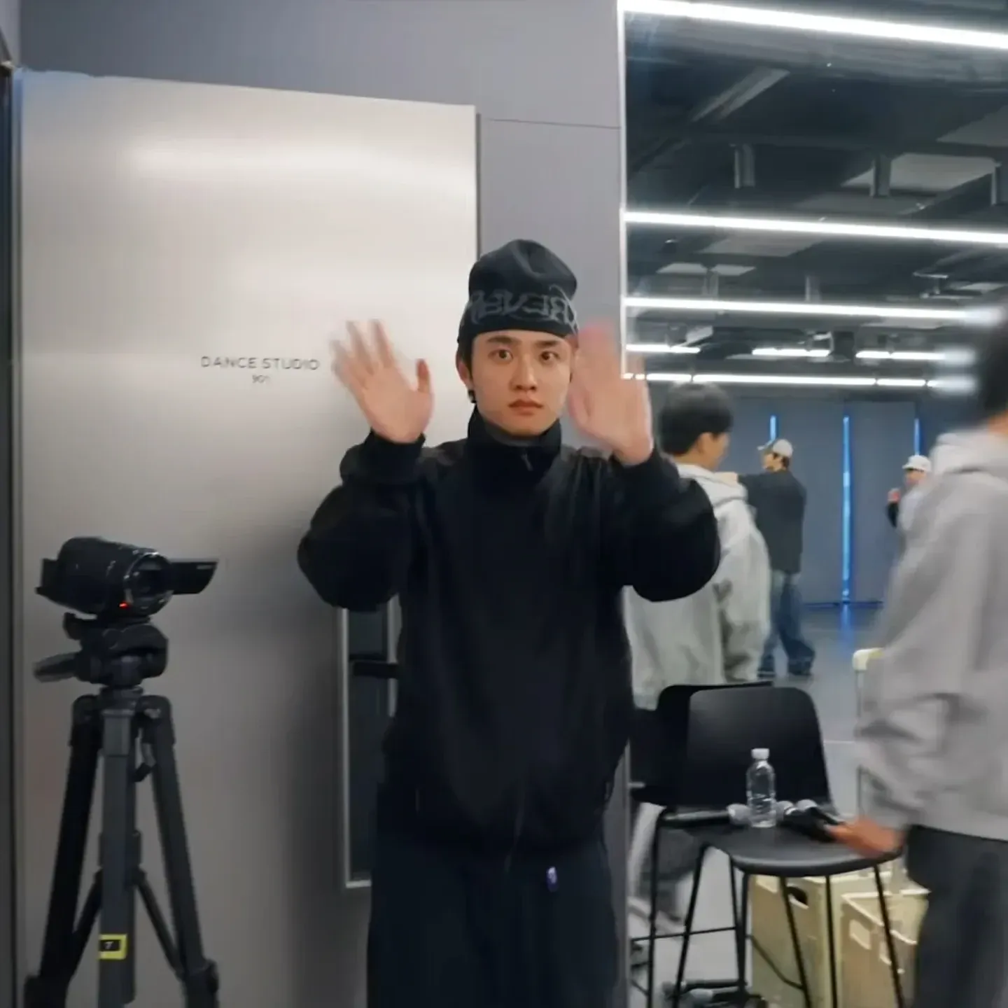Foto aktivitas terbaru D.O. (EXO)