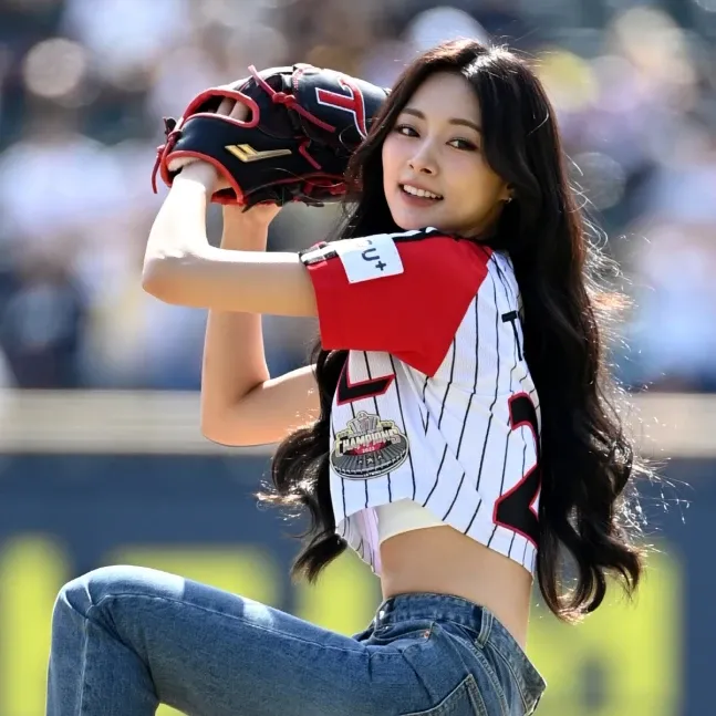 Momen yang diabadikan oleh penggemar Tzuyu (TWICE)