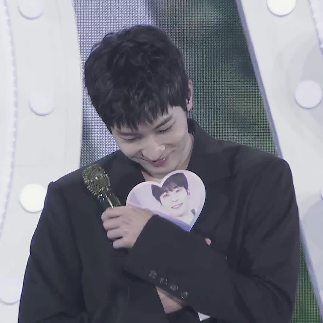 원우 (세븐틴)의 최신 사진