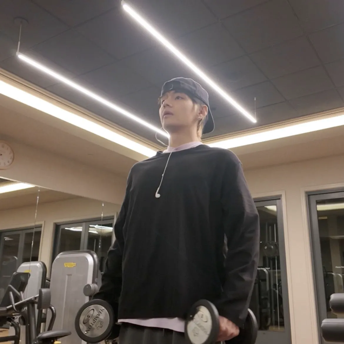 뷔 (방탄소년단)의 최신 사진