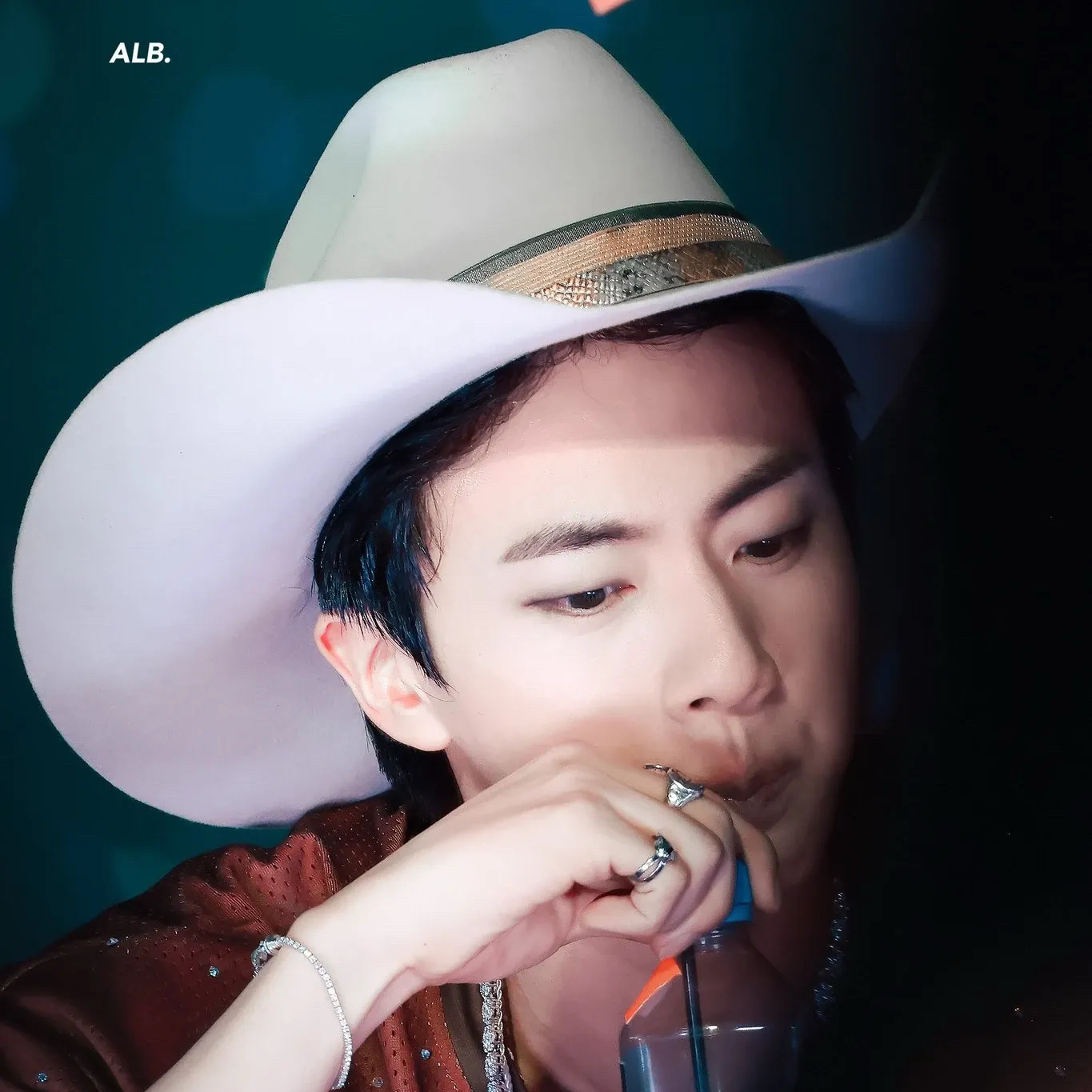 Foto aktivitas terbaru Jin (BTS)