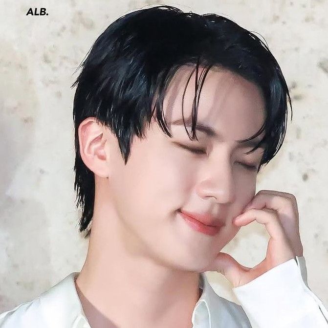 진 (방탄소년단)의 비하인드 컷