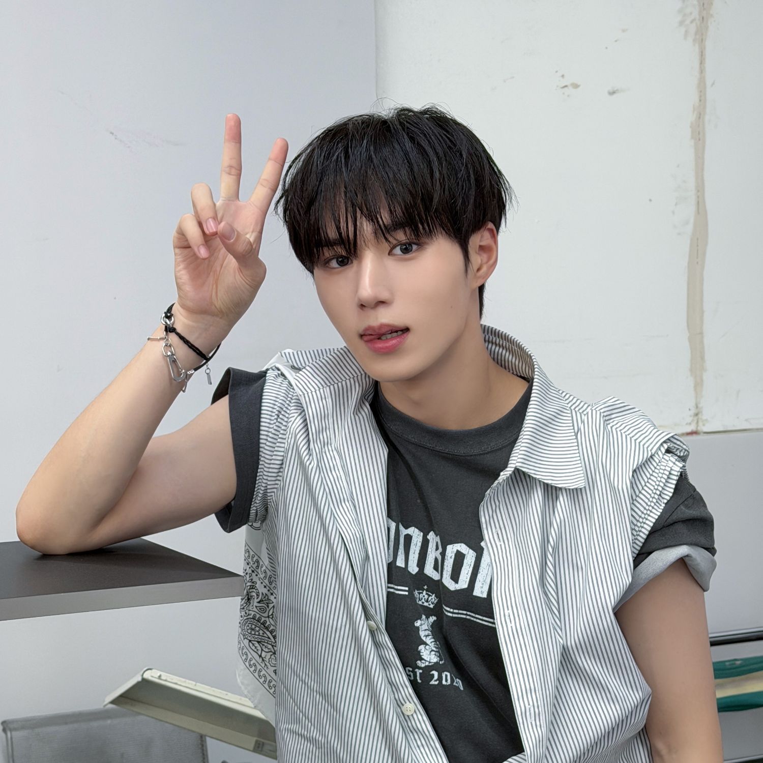 Behind-the-scenes cut of Kim Junseo (ALPHA DRIVE ONE)