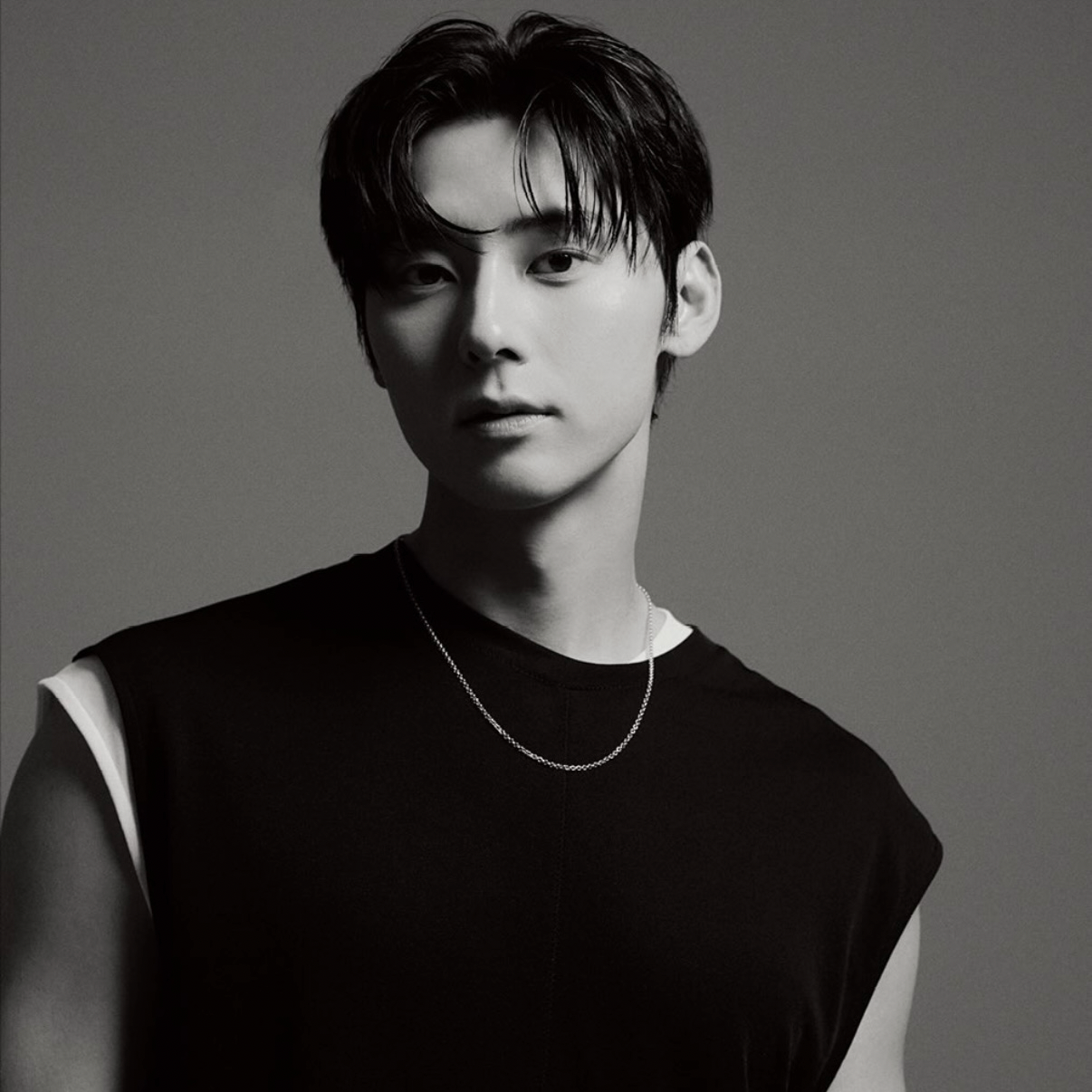 Behind-the-scenes cut of Hwang Minhyun