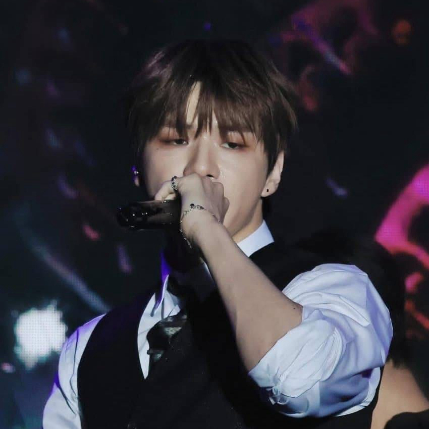 강다니엘의 비하인드 컷