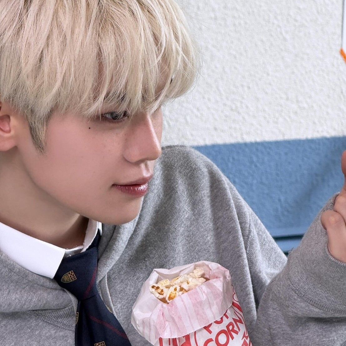 Latest photo of Kim Taerae (ZEROBASEONE)