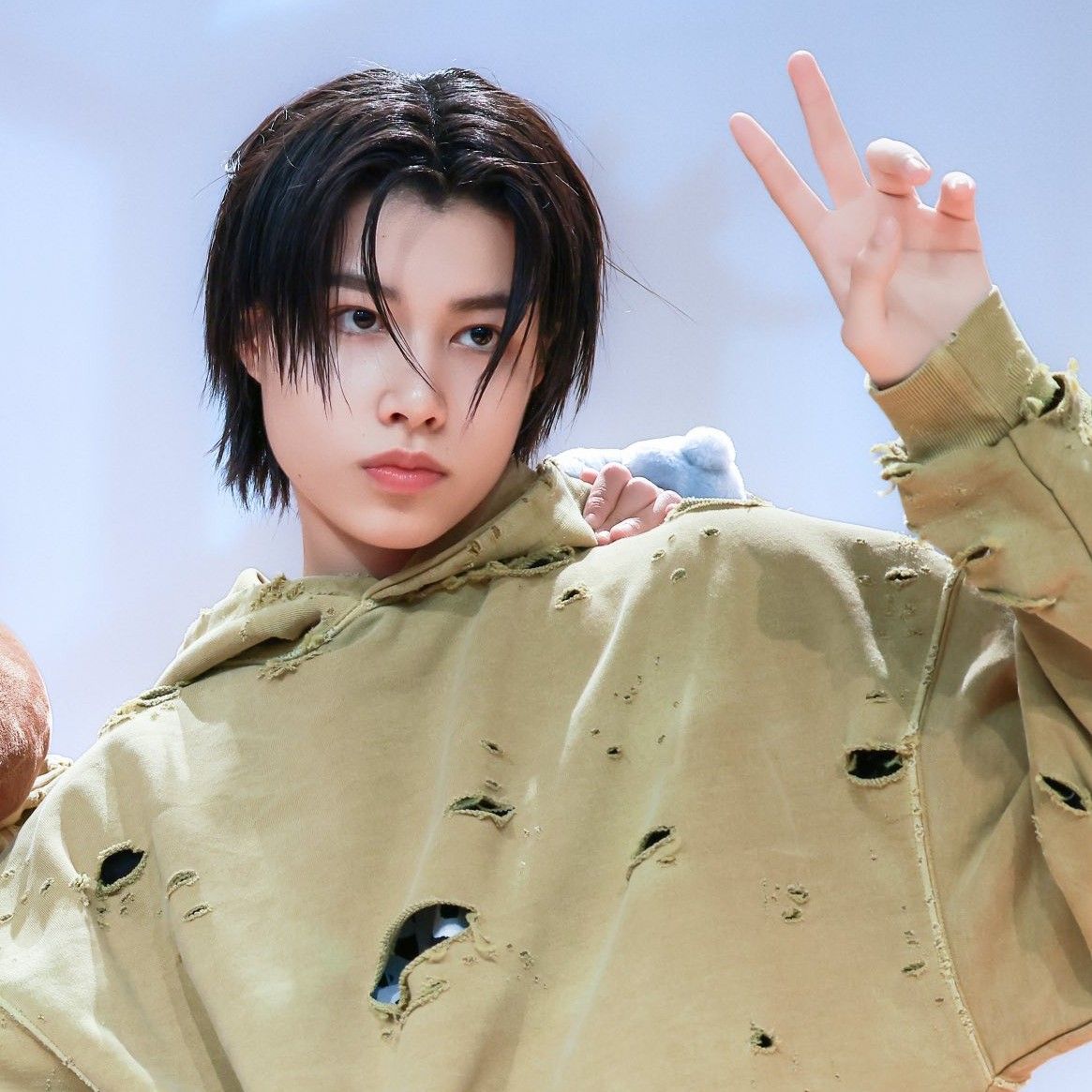 Behind-the-scenes cut of Louis (LNGSHOT)