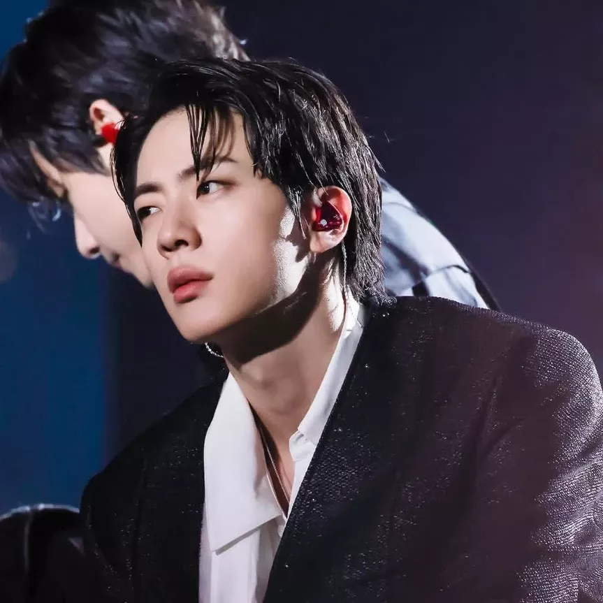 Behind-the-scenes cut of Jin (BTS)