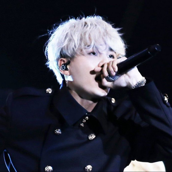 Foto aktivitas terbaru SUGA (BTS)