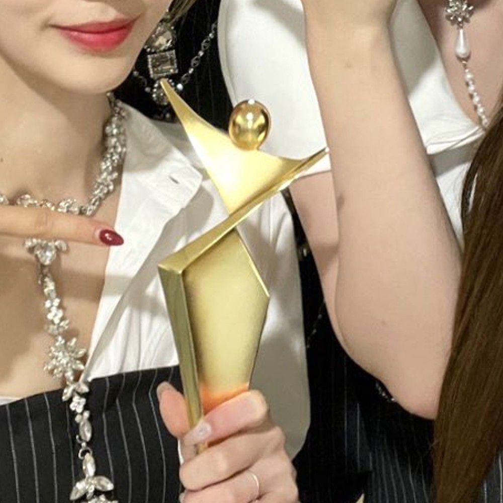 Latest photo of Loossemble